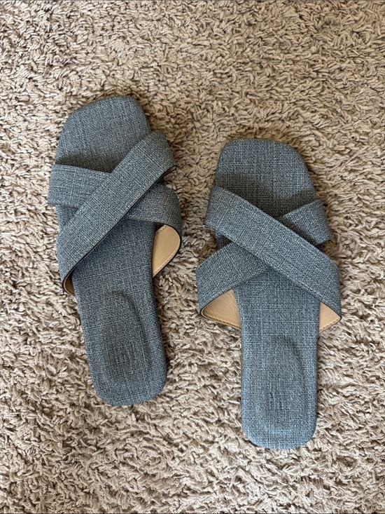 GAP Shoes - GAP Textured Gray Crisscross Slide Sandals / G15